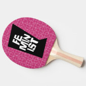 Feministisch vrouwen vrouwelijk meisje me te tafeltennisbatje (Zijkant)