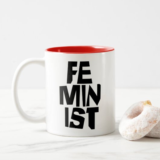Feministisch vrouwen vrouwelijk meisje me te tweekleurige koffiemok (Met donut)