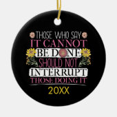 Feministische leider machtigde vrouwen keramisch ornament (Voorkant)