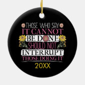 Feministische leider machtigde vrouwen keramisch ornament (Achterkant)