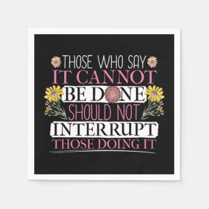 Feministische leider machtigde vrouwen servet