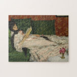 Femme Lisant | Rupert Bunny Legpuzzel<br><div class="desc">Femme Lisant | Rupert Bunny’s Femme Lisant is an elegant painting that portrays a woman leisurely reading while reclining on a plush green sofa. The composition exudes a serene and intimate atmosphere, with Bunny’s soft color palette and gentle brushwork highlighting the relaxed grace of the scene. This work reflects the...</div>