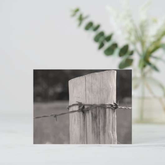 Fence Post en Barbed Wire Briefkaart (Staand voorkant)
