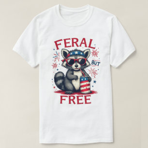 Feral But Free Funny Patriotic Raccoon op 4 juli T-shirt
