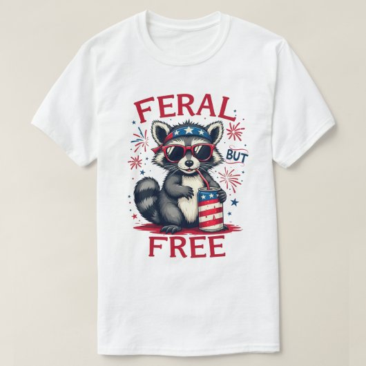 Feral But Free Funny Patriotic Raccoon op 4 juli T-shirt (Design voorkant)