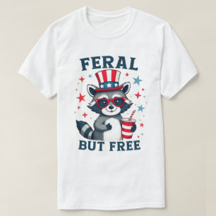 Feral But Free Funny Patriotic Raccoon op 4 juli T-shirt