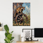 Feral en Fancy: Wasbeer op Wheel Poster (Thuiskantoor)