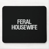 Feral Housewife Shirt Funny Stay At Home Mom Homem Muismat (Voorkant)