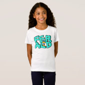 Ferald staand op zijn naam T-shirt (Voorkant volledig)