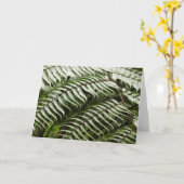 Fern Fronds II Donkere groene Natuur Kaart (Gele Bloem)