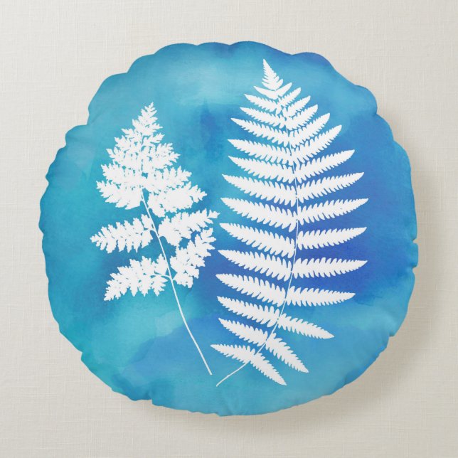Fern Fronds, White on Blue Waterverf Background Rond Kussen (Voorkant)
