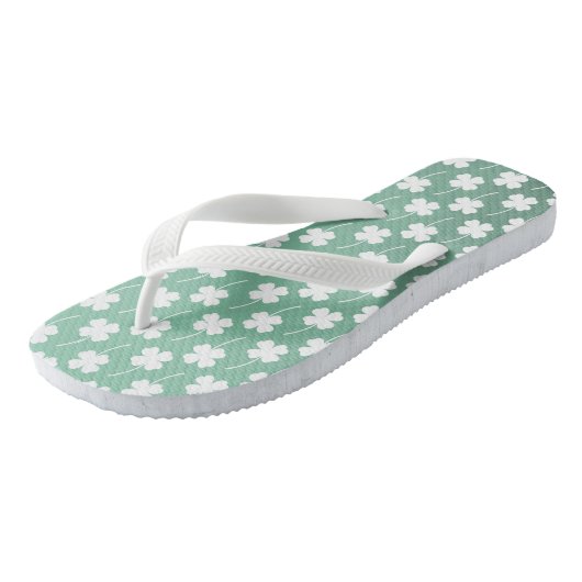 Fern Green White Shamrock Fun Pattern Cute Lucky Teenslippers (Schuin)