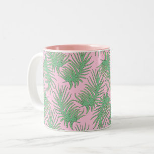 Fern vertakt zich op roze. tweekleurige koffiemok
