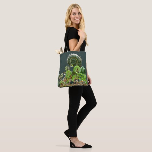 Ferns - spiralling magic tote bag (Op model)