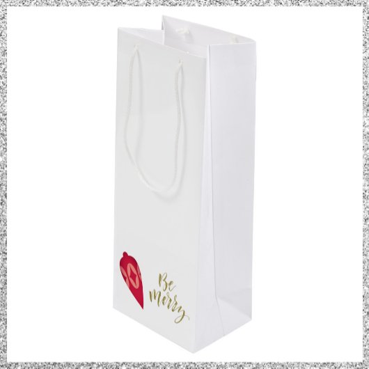 Festive Berry Color Ornament be Merry Wijn Cadeautas