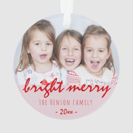 Festive Bright Merry Script Red Kerstfoto Ornament (achterkant)