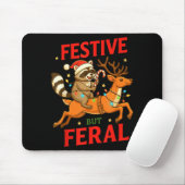 Festive But Feral Funny Christmas Raccoon Riding R Muismat (Met muis)