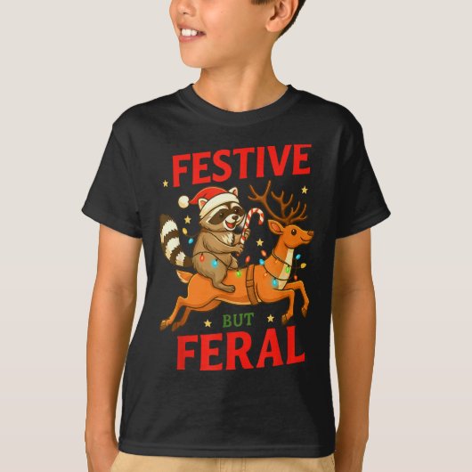 Festive But Feral Funny Christmas Raccoon Riding R T-shirt (Voorkant)