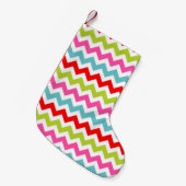 Festive Chevron Pattern – Retro Holiday Stripes Kleine Kerstsok (Voorkant (Hangend))