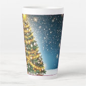 Festive Christmas Tree with Cozy Winter Design gif Latte Mok (Voorkant)