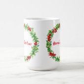 Festive Christmas wreath with red berries Koffiemok (Center)