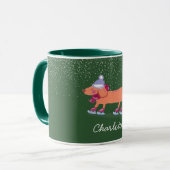 Festive Dachshund Dog Ice Skating Green Name Mug Mok (Voorkant links)