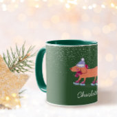 Festive Dachshund Dog Ice Skating Green Name Mug Mok