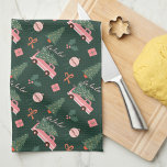 Festive Fala Kerstmis  Roze Retro Van Theedoek<br><div class="desc">Vier het magische en feestelijke vakantieseizoen met onze vakantiekeukenhanddoek. Ons vakantieontwerp heeft een leuk roze busje om een kerstboom te verzorgen, dit leuke kerstpatroon bevat ook linten, cadeaus, ornamenten en de woorden fa la la. Alle kunstwerken in deze meisjesachtige vintage kerstboom & camper van keukenhanddoek is handgetekend origineel kunstwerk van...</div>