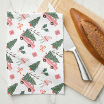 Festive Fala Kerstmis  Roze Retro Van Theedoek<br><div class="desc">Vier het magische en feestelijke vakantieseizoen met onze vakantiekeukenhanddoek. Ons vakantieontwerp heeft een leuk roze busje om een kerstboom te verzorgen, dit leuke kerstpatroon bevat ook linten, cadeaus, ornamenten en de woorden fa la la. Alle kunstwerken in deze meisjesachtige vintage kerstboom & camper van keukenhanddoek is handgetekend origineel kunstwerk van...</div>