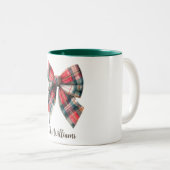 Festive Family Name Mug – Christmas Bow Accent Tweekleurige Koffiemok (Voorkant rechts)
