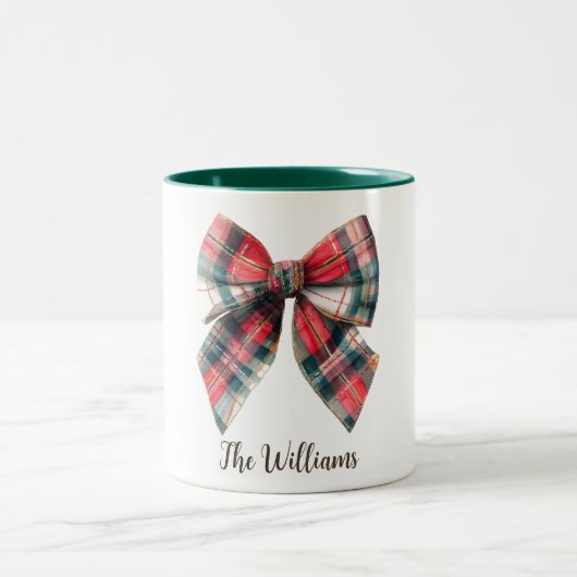 Festive Family Name Mug – Christmas Bow Accent Tweekleurige Koffiemok (Center)