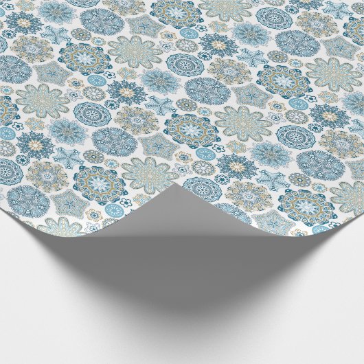 Festive Floral Mandala Snow Flakes Pattern Cadeaupapier (Hoek)