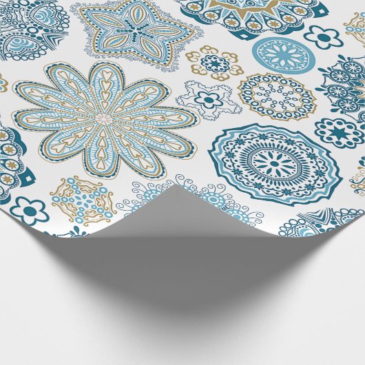 Festive Floral Mandala Snow Flakes Pattern Cadeaupapier (Hoek)