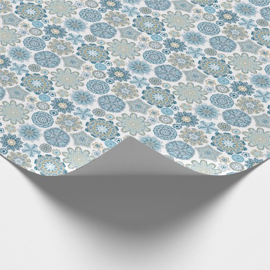 Festive Floral Mandala Snow Flakes Pattern Cadeaupapier (Hoek)