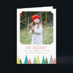 Festive Forest Holiday Photo Wenskaarten Feestdagen Kaart<br><div class="desc">Alle foto's worden alleen weergegeven als een voorbeeld en zijn niet bestemd voor wederverkoop. Dit product is alleen bedoeld om te worden aangeschaft als de foto's van uw eigen afbeeldingen zijn vervangen.</div>