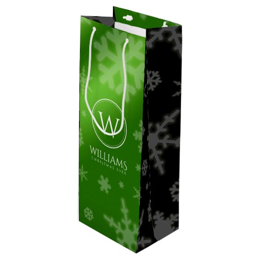 Festive Green Folie Snowflakes Monogram Naam Wijn Cadeautas (Voorkant Gekanteld)