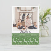 Festive Green Nordic Sweater Reindeer Pattern Feestdagenkaart (Staand voorkant)