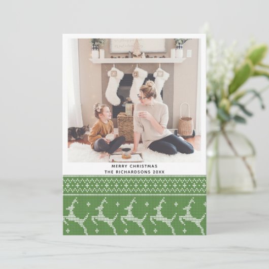 Festive Green Nordic Sweater Reindeer Pattern Feestdagenkaart (Staand voorkant)