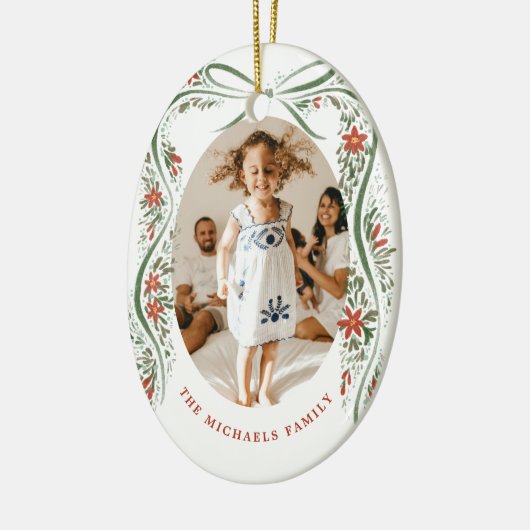 Festive Green Ribbon with Poinsettias and Greenery Keramisch Ornament (Links)