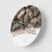 Festive Holiday Joyeux Noel Pine Cone Ronde Klok (Hoek)