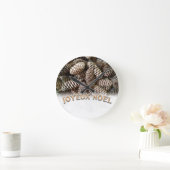Festive Holiday Joyeux Noel Pine Cone Ronde Klok (Huis)