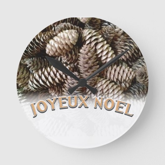Festive Holiday Joyeux Noel Pine Cone Ronde Klok (Voorkant)