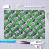 Festive Husky in Santa Hat op Green Tissuepapier (Craft)