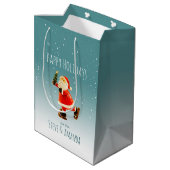 Festive Ice Skating Santa - Gepersonaliseerd Medium Cadeauzakje (Achterkant Gekanteld)