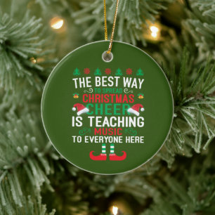 Festive kerstmuziek leraar voegt gevoel toe keramisch ornament