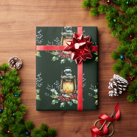 Festive Lantern Nestled in Holly – Seasonal Glow Cadeaupapier (Feestdagen Geschenken)