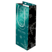 Festive Light Blue Folie Snowflakes Monogram Name Wijn Cadeautas (Voorkant Gekanteld)