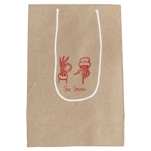 Festive Meme "Six Seven" 6 7 Xmas Kraft Medium Cadeauzakje (Achterkant)