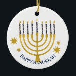 Festive Menorah Candles Happy Hanukkah Keramisch Ornament<br><div class="desc">Faux goudfolie-menorah-kaarsen voor je Hanukkah-viering. Whimsical menorah-illustratie met witte sterren bedekte hemelse kaarsen op een faux gouden menorah kandle standaard. Menorah starry Hanukkah illustreerde ontwerpcadeaus en papierproducten.</div>