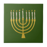 Festive Menorah Hanukkah Candles Elegant Green Tegeltje<br><div class="desc">Faux goudfolie-menorah-kaarsen voor je Hanukkah-viering. Whimsical menorah-illustratie met witte sterren bedekte hemelse kaarsen op een faux gouden menorah kandle standaard. Minimalistische menorah elegant starry Hanukkah illustreerde ontwerpcadeaus en papierproducten.</div>